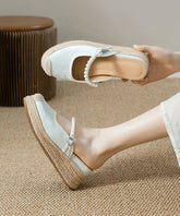 Bequeme Apricot Plateau-Sandalen mit Nagelperlen-Spleißen